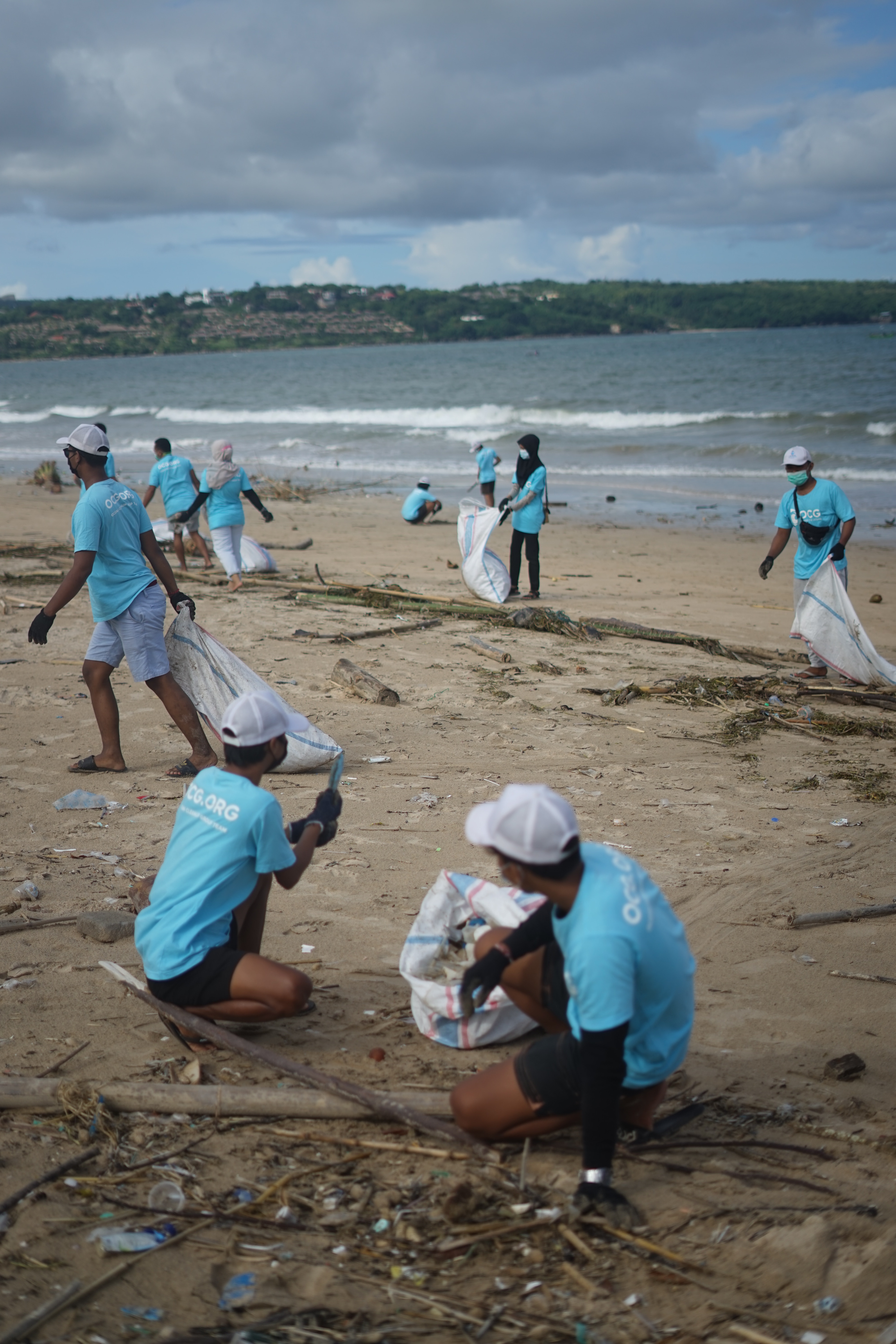 淨灘活動提醒人們愛護海洋。（Photo by OCG Saving The Ocean on Unsplash）